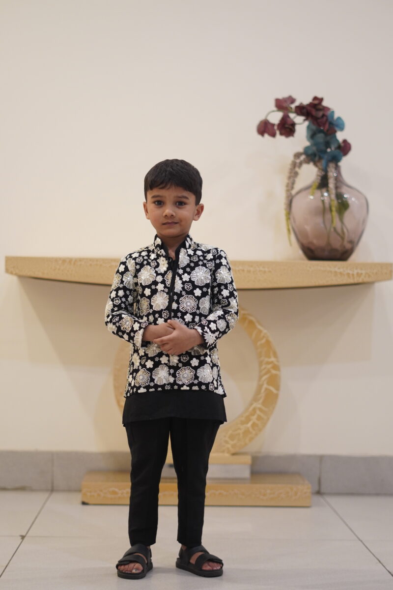 Kurta Pajama With Full Sleves Jacket