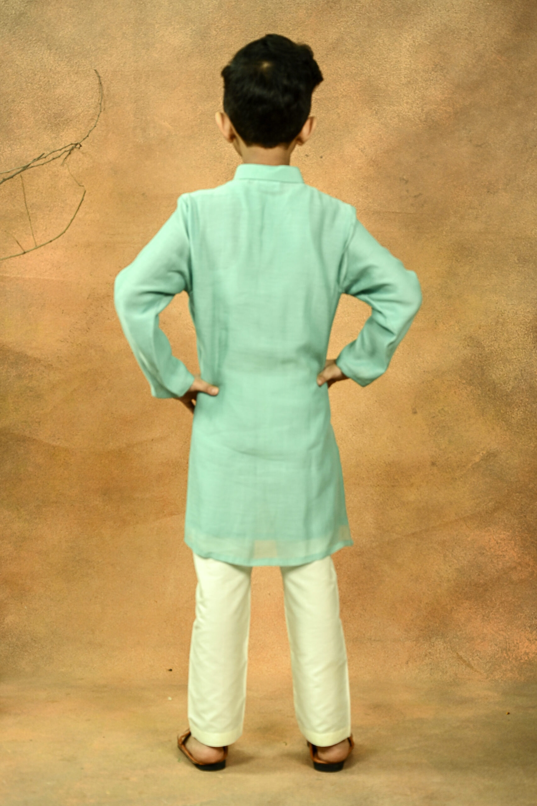 GREEN PURE CHANDARI KURTA WTH THREAD EMBROIDERY. / Kurta Pajama - Image 10