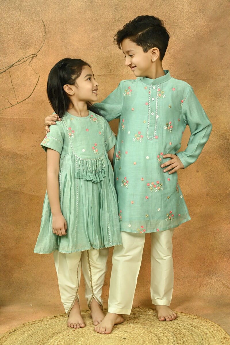 GREEN PURE CHANDARI KURTA WTH THREAD EMBROIDERY. / Kurta Pajama